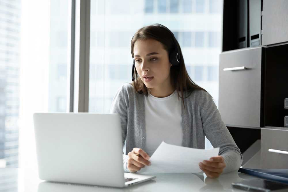 Online tolmácsolás professzionálisan: Hogyan biztosítsd a nemzetközi virtuális események zavartalan kommunikációját?